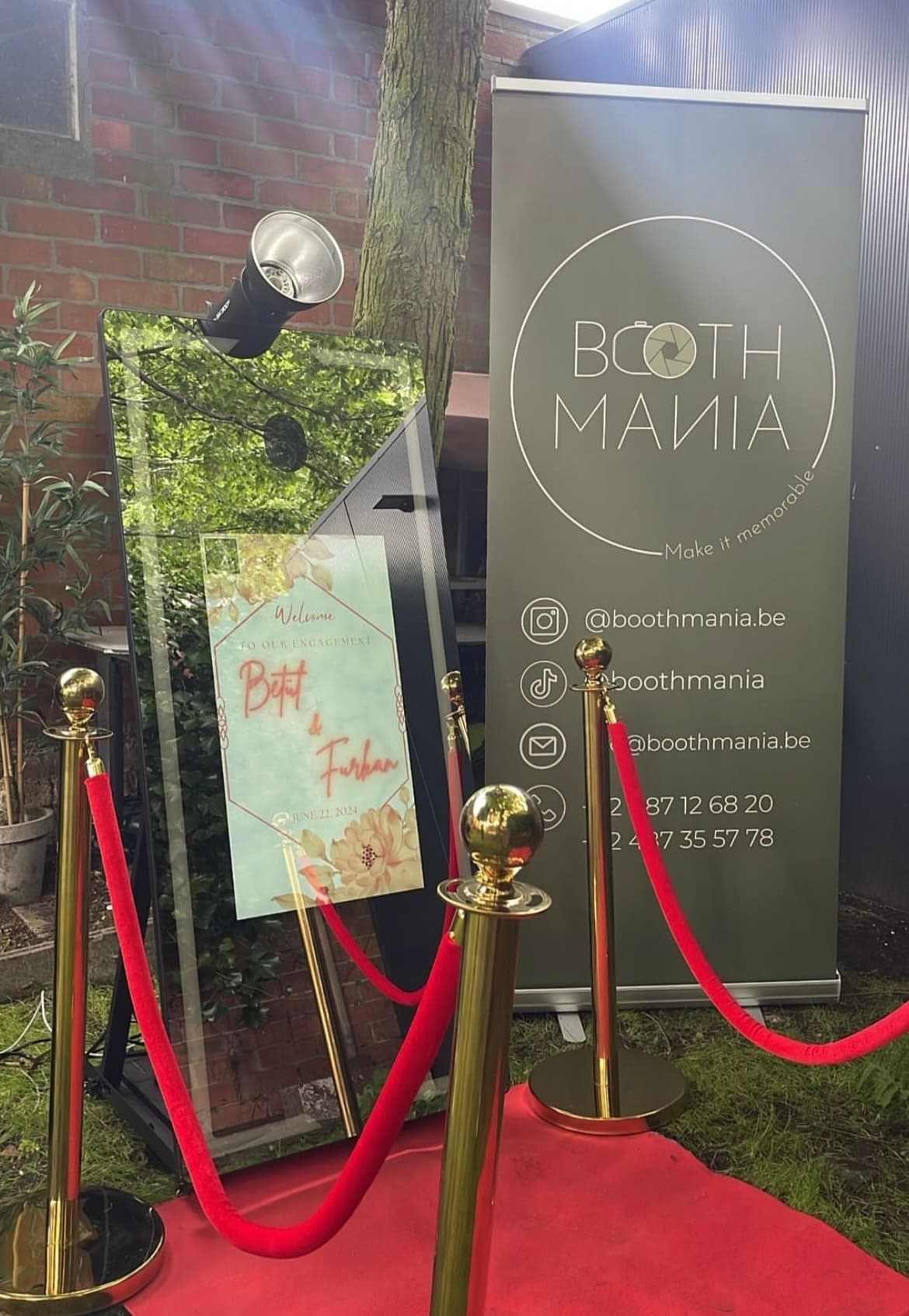 Opstelling van een mirrorbooth bij een evenement.