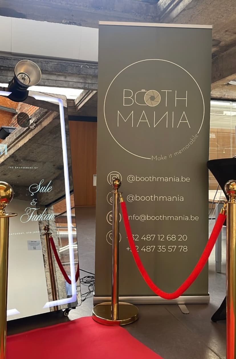 Opstelling van een photobooth op een bruiloftsfeest.